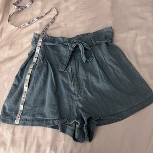 abercrombie and fitch short US women size XL loose and comfortable
